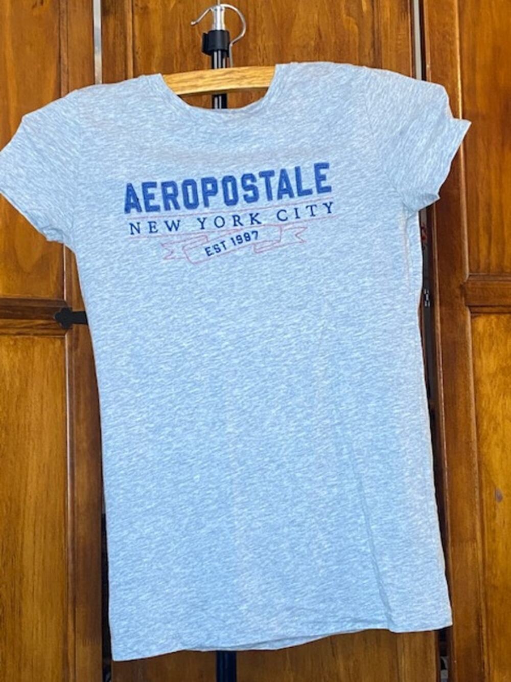 Aeropostale NYC Graphic T Shirt Women’s Small Gray Short Sleeve Casual Tee